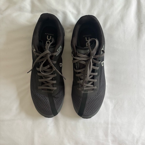 New On Cloud Gray and Black Running Sneaker 8.5 - Picture 2 of 4